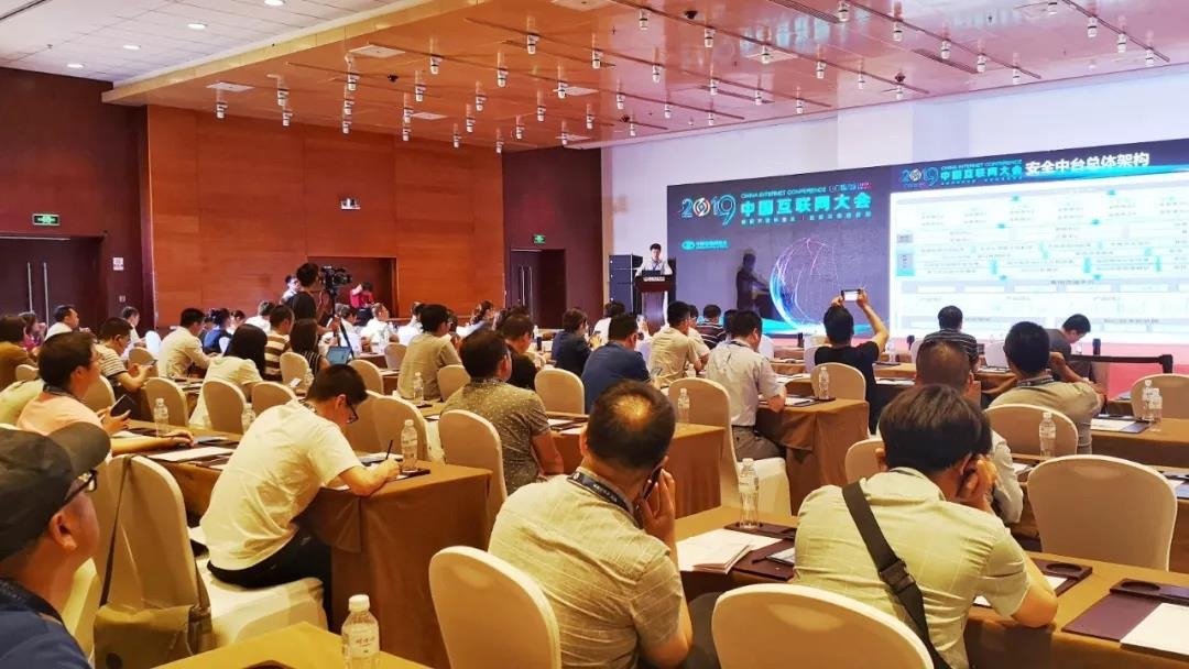 ���ֲ���Ӫ����ҵ����ǰ�ܼ��������ԡ���Ӫ���徲��̨˼����Ϊ���ⷢ�ݳ���